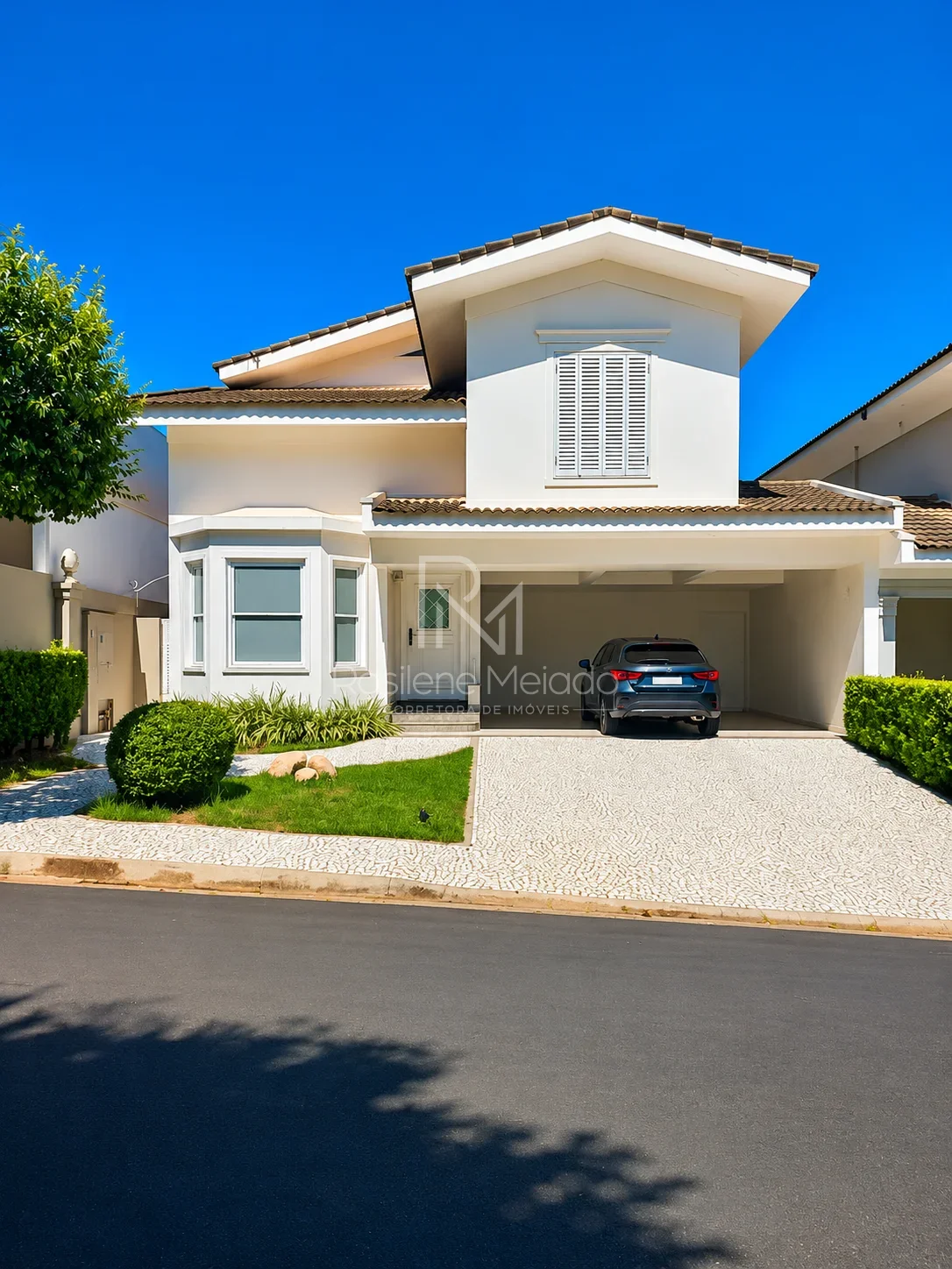Casa a venda no condomínio Damha I com 233m²