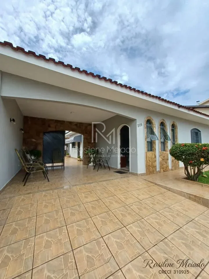 Casa à venda no bairro Parque Cedral, em Presidente Prudente, perto da Avenida Joaquim Constantino