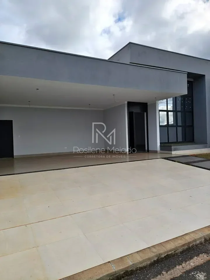 Casa à Venda no Condomínio Portinari II em Álvares Machado/SP